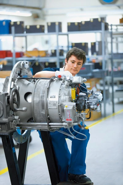 60 bis 80 Triebwerke