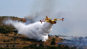 Löschflugzeuge und Helikopter: Die fliegende Feuerwehr