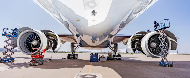 On-site service: Mobile teams for urgent engine repairs