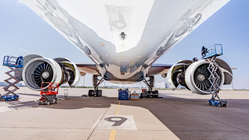 On-site service: Mobile teams for urgent engine repairs