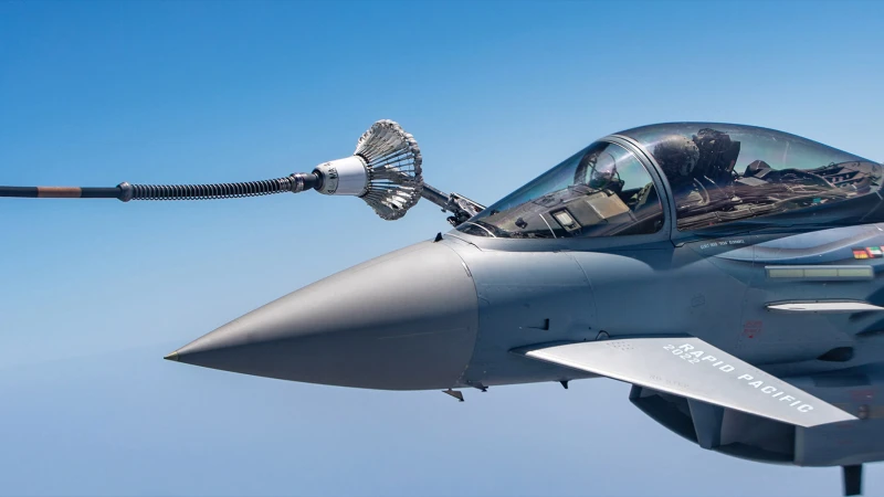 How aerial refueling works for military aircraft