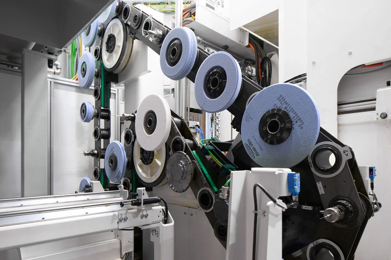 7. Tool transport in the processing chamber: