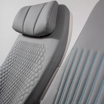 (strich:Robust und edel) Mit hauchdünnen Beschichtungen ausgestattet, ist echtes Leder wegen seines hochwertigen Aussehens weiterhin beliebt als Sitzbezugsmaterial im Flugzeug.