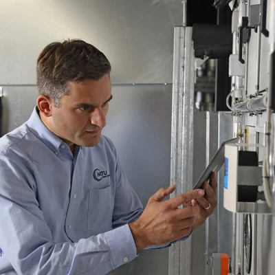 State-of-the art supply systems ensure that all equipment in the shop runs smoothly.