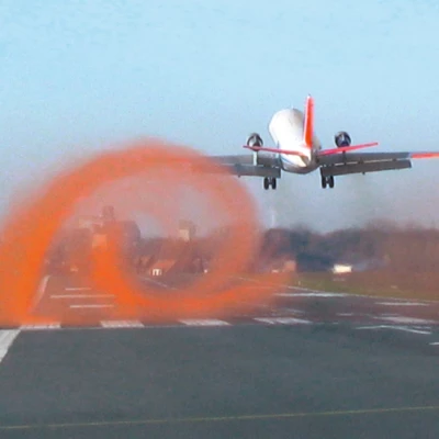 **Dangerous wake turbulence:** Vortices pose a real safety risk for any aircraft in the flight path behind.