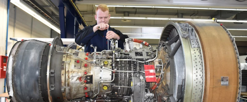 Weltweit unterwegs als Fluggerät­mechaniker der MTU Main­tenance Berlin-Branden­burg