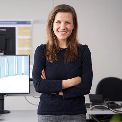Dr. Urška Zore programmiert den MTU-Triebwerks­entwicklern jene 3D-Tools, die sie für das Design von noch sparsameren und noch leiseren Triebwerken benötigen.
