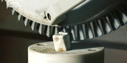 Video: High-tech manufacturing process in use at MTU: Electrochemical machining